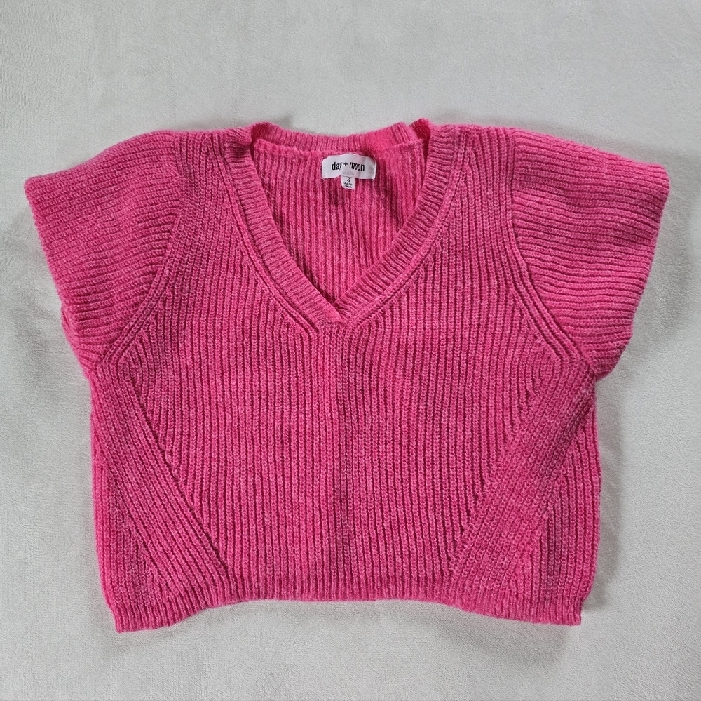 Day + Moon▪️Bright Pink V-Neck Short Sleeve Cropped Sweater